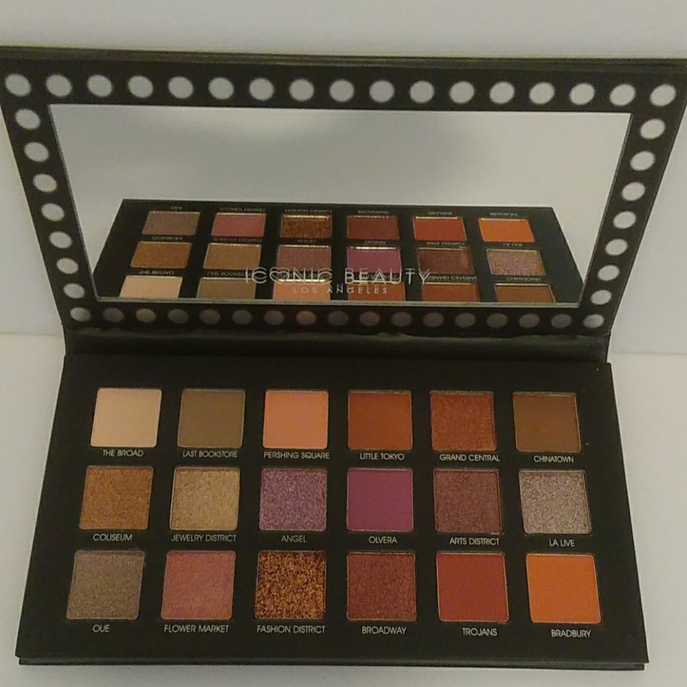 HUDA inspired Downtown Eyeshadow Palette.